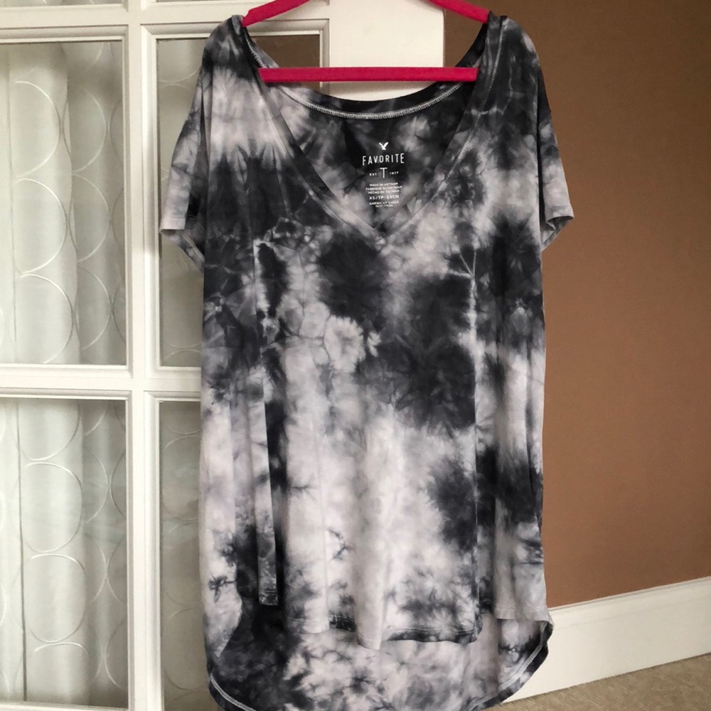 American Eagle V-neck Tee